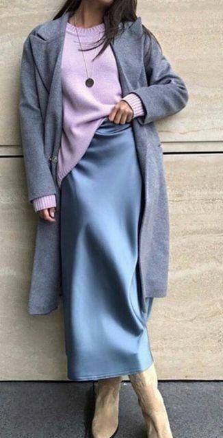 FALDA Lencera en satén. Colores AZUL CLARO o LILA. Talla ÚNICA: desde la 34 hasta la 42 .