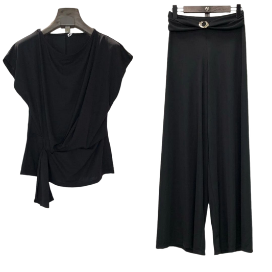 Safari print skirt-pants. Colors: Black, and white. ONE size: fits from 34 to 40. Only 1 blouse available (copy)