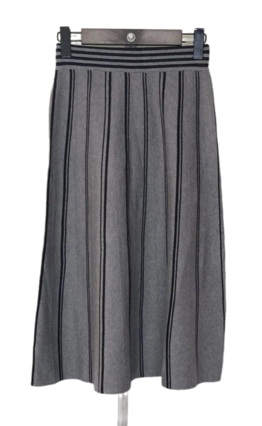 FALDA de punto. Talla única. Da hasta la talla 40-42