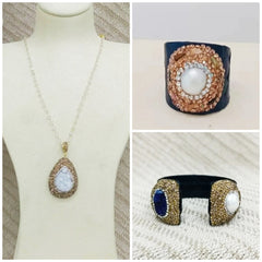 Pulsera Mod. Lux . Forrado de piel de Pitón azul marino con toques plateados. con adaptación del grado de apertura. Con brillantitos