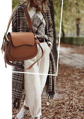 Bandolera de lujo en piel. Color Camel. GENUINE LEATHER.