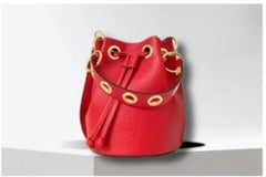 Bolso bombonera de piel en 8 colores. Con asa corta con ollaos dorados + asa larga de cadena con piel. Disponible en 7 colores.