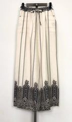 CONJUNTO con TOTAL LOOK 2: FALDA Pantalón color MARFIL con estampado de encaje negro. Talla ÚNICA: da desde la 34 hasta la 44. Conjunto VALENCIA. Calidad PREMIUM (Copia)