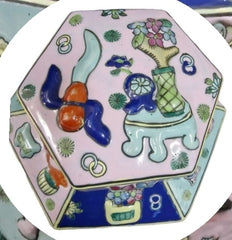 Espectacular jarrón vintage esmaltado, con relieves pintados a mano. Jarrón tipo tibor. Pieza original realizada en los años 70.