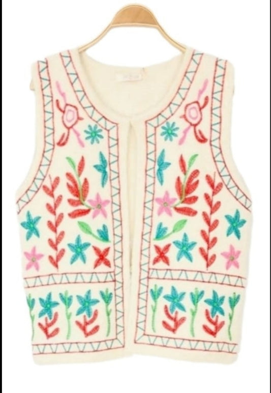 Safari print skirt-pants. Colors: Black, and white. ONE size: fits from 34 to 40. Only 1 blouse available (copy)