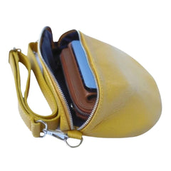 Riñonera de cuero genuino en color CAMEL.