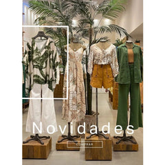 Talla Grande: Blusa satinada asimétrica en colores BEIGE y VERDE Talla ÚNICA: da desde la 34 hasta la 44/46. Disponible sólo 1 blusa