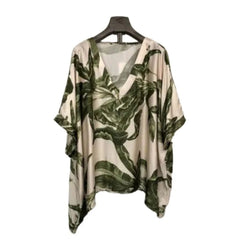 Talla Grande: Blusa satinada asimétrica en colores BEIGE y VERDE Talla ÚNICA: da desde la 34 hasta la 44/46. Disponible sólo 1 blusa