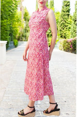 VESTIDO mod. MAXIMA + CHAL. Vestido largo con capa. Muy elegante y juvenil. Estampado en colores rojo, rosa y buganvilla. Da hasta la talla 40