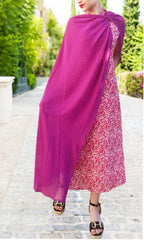 VESTIDO mod. MAXIMA + CHAL. Vestido largo con capa. Muy elegante y juvenil. Estampado en colores rojo, rosa y buganvilla. Da hasta la talla 40