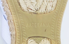 COMUNION espadrilles. White color: S made of esparto grass with a low wedge (3 cm). They tie to the ankle. Handmade in Spain, 100% artisans.