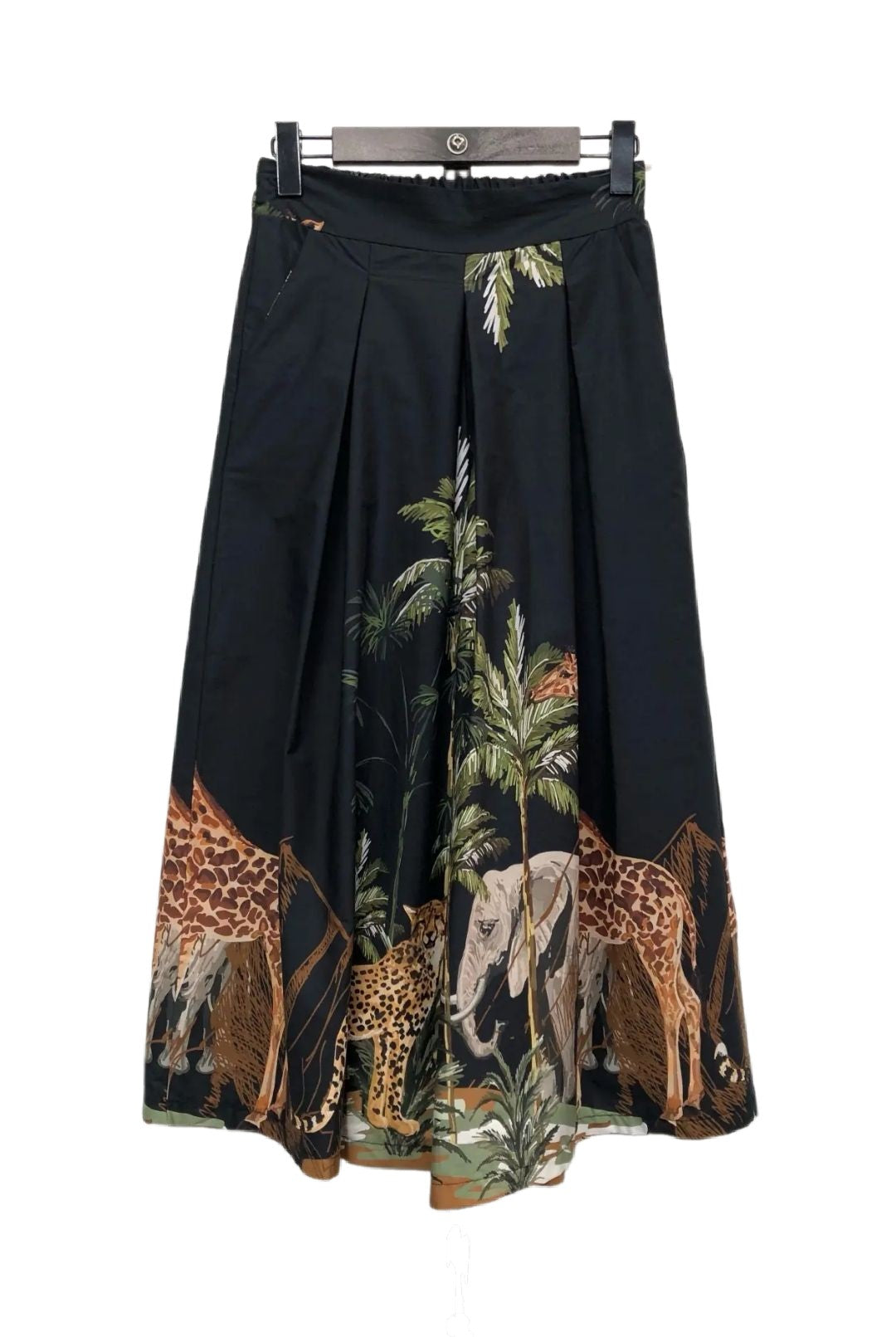 Falda-pantalon con estampado tropical. Colores: Negro, verde caqui, o blanco. Talla ÚNICA: da desde la 34 hasta la 40.
