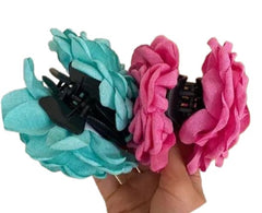 Hair clip with Flowers. Available in various colors 