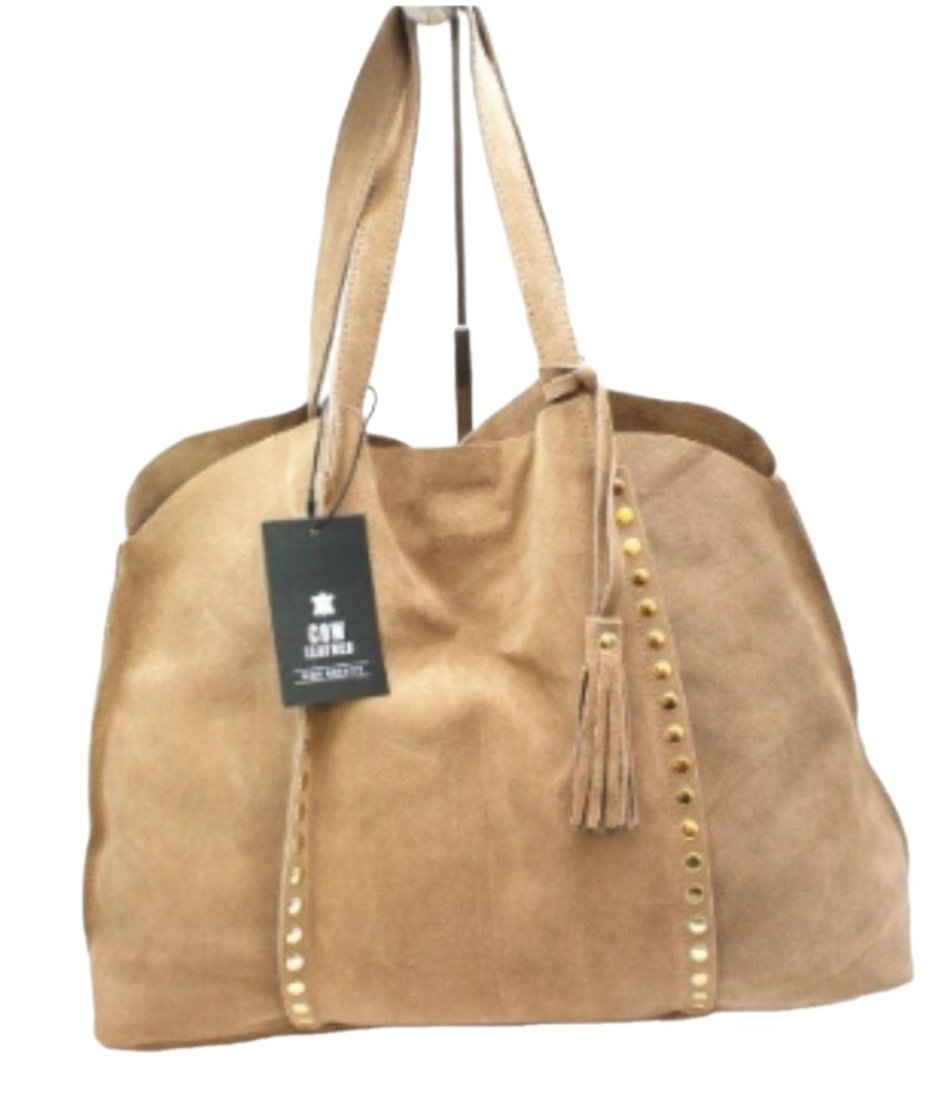Bolso shopper de ante con remaches en dorado.