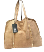 Bolso shopper de ante con remaches en dorado.