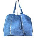 Bolso shopper de ante con remaches en dorado.