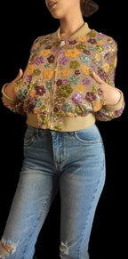 Bomber Mod. MARGARET. Un lujo de chaqueta repleta de elegantes margaritas de lentejuelas.Talla única: Da desde la Talla 36 hasta la 40 - 42. Calidad PREMIUM