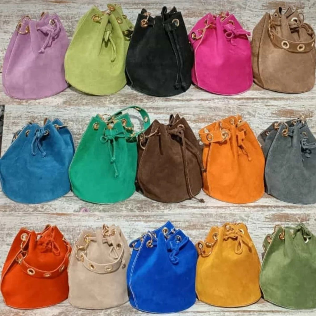 BOLSO Bombonera de PIEL de ante con asa de ollaos + cadena dorada. Varios colores disponibles