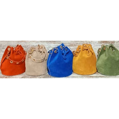 Bolso Bombonera de piel de ante con asa de ollaos + cadena dorada. Varios colores disponibles