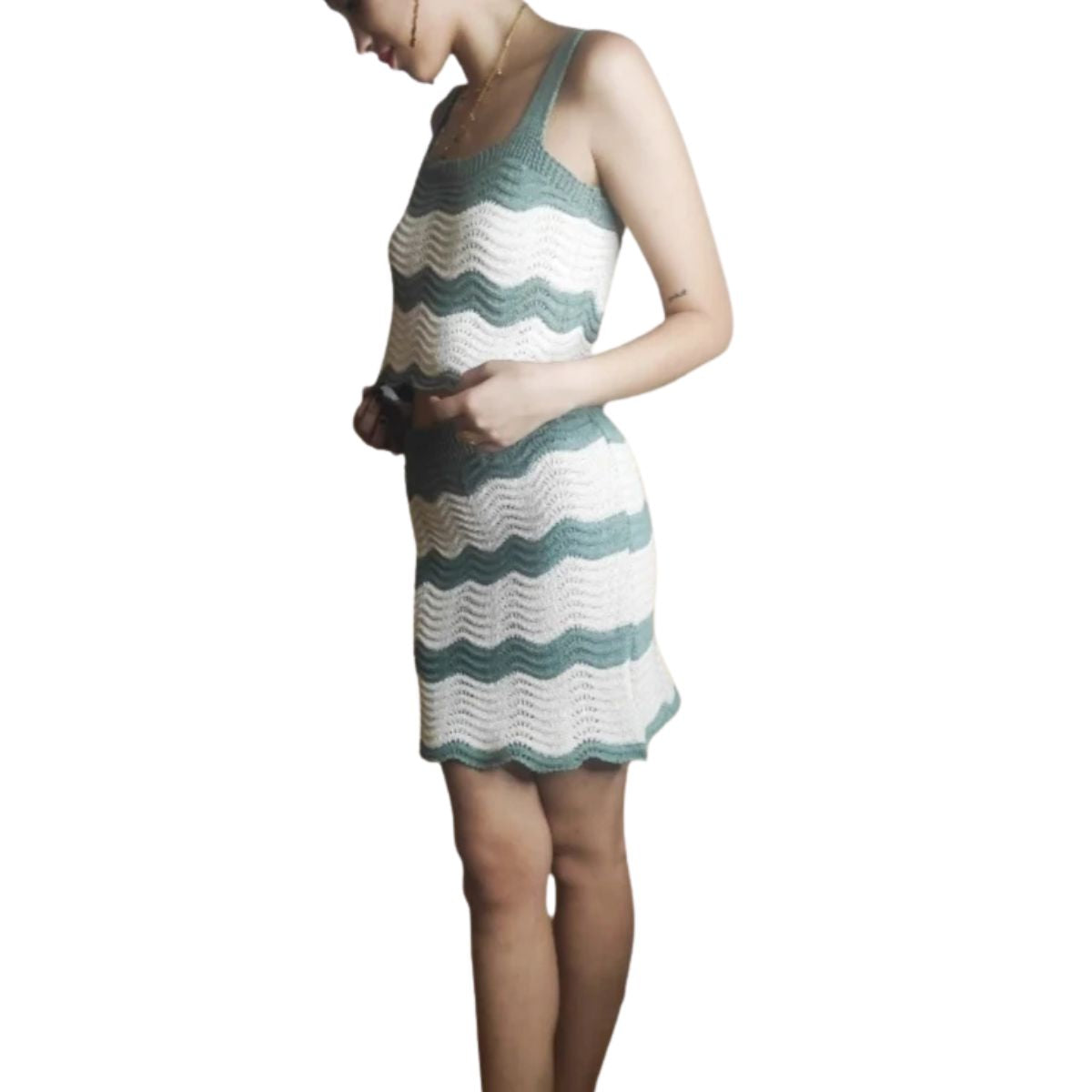 CONJUNTO de crochet Modelo ONDAS Verde y Beige: Falda +  top. Disponible en Negro y Beige