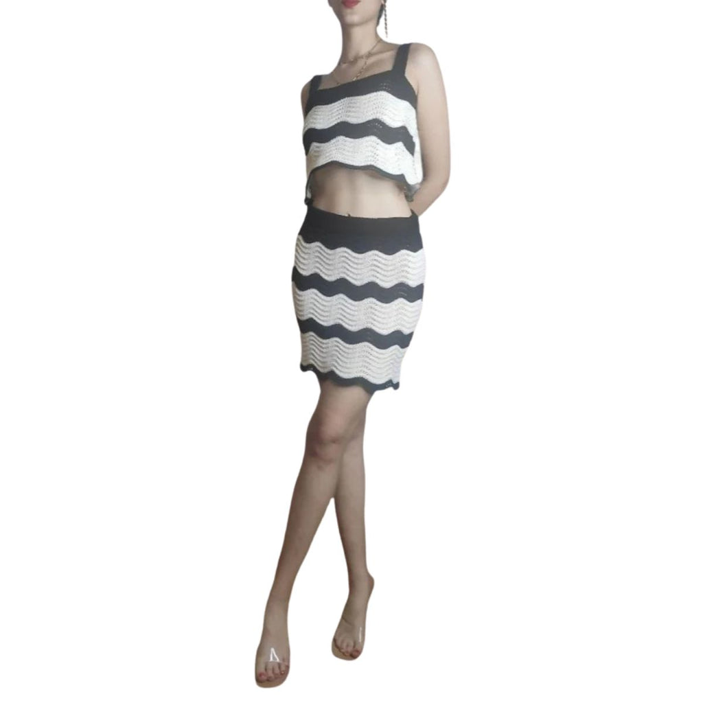 CONJUNTO de crochet Modelo ONDAS Verde y Beige: Falda +  top. Disponible en Negro y Beige