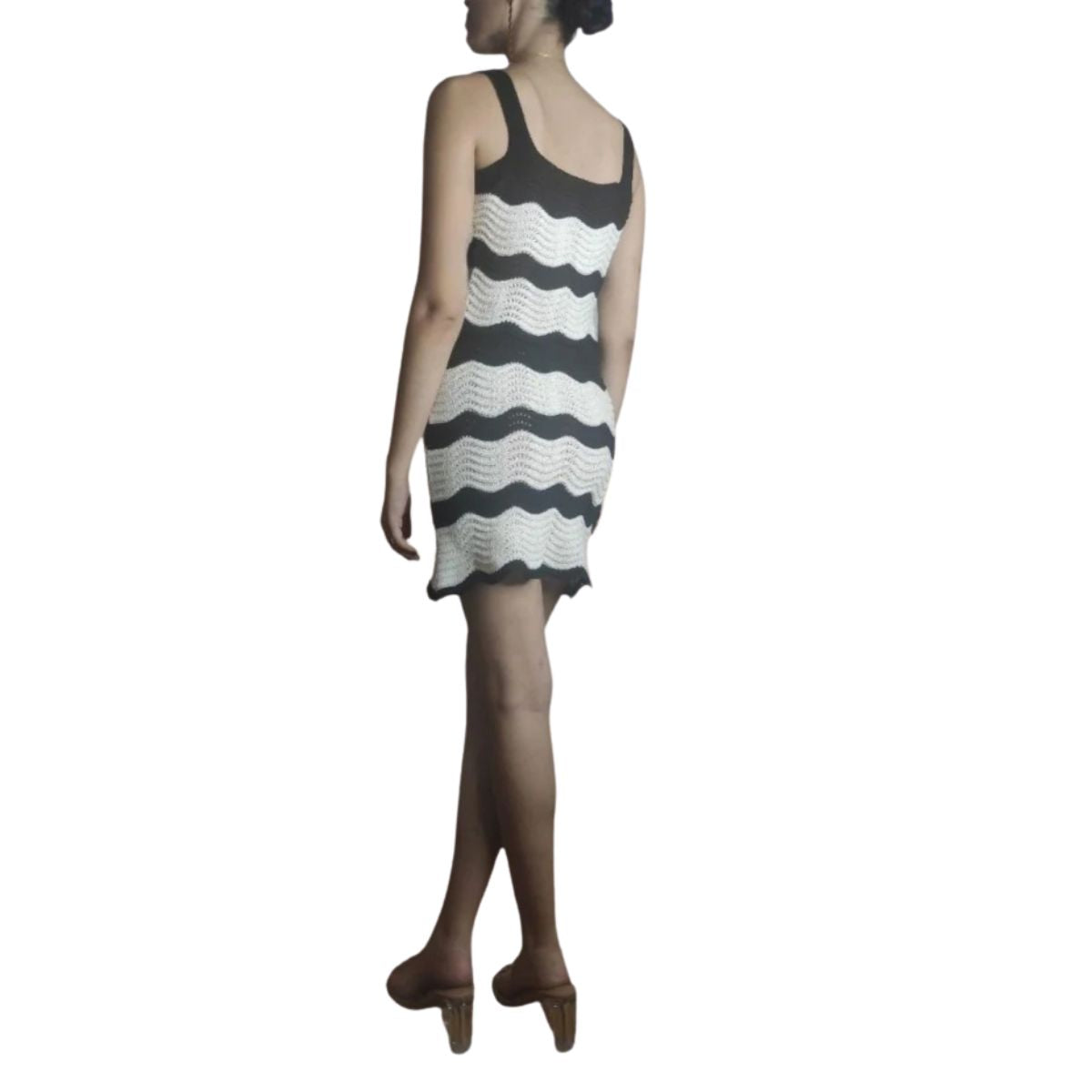 CONJUNTO de crochet Modelo ONDAS Verde y Beige: Falda +  top. Disponible en Negro y Beige