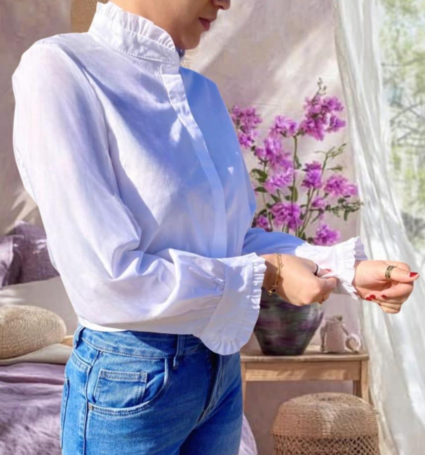 NOVEDAD: Blusa blanca de algodón. Talla única (da hasta la talla 40). Calidad PREMIUM.