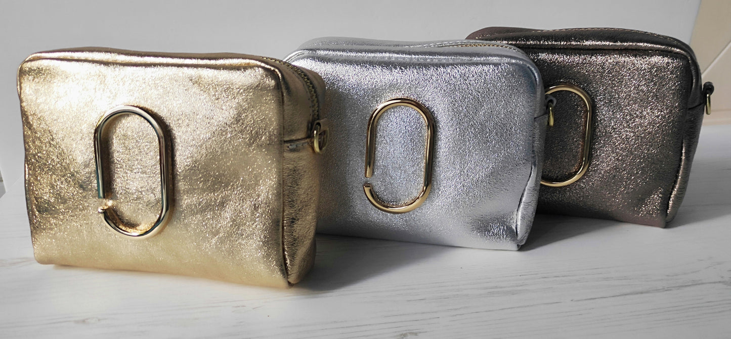 Medium leather bag. Colors: Gold, Silver and Old Gold