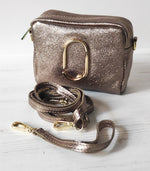 Medium leather bag. Colors: Gold, Silver and Old Gold