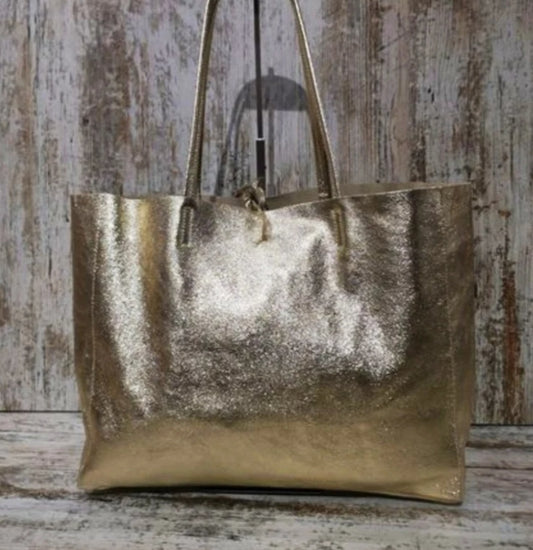 Tote bag en piel metalizada. Piel suave con calidad PREMIUM. Disponible en ORO, PLATA y BRONCE