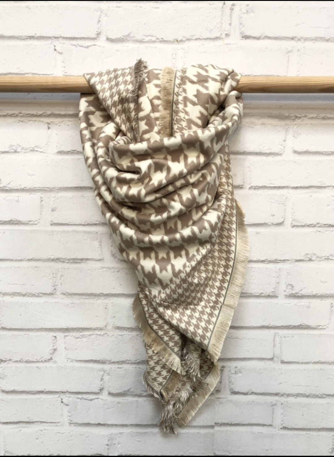 BEIGE and CAMEL Houndstooth print wool scarf