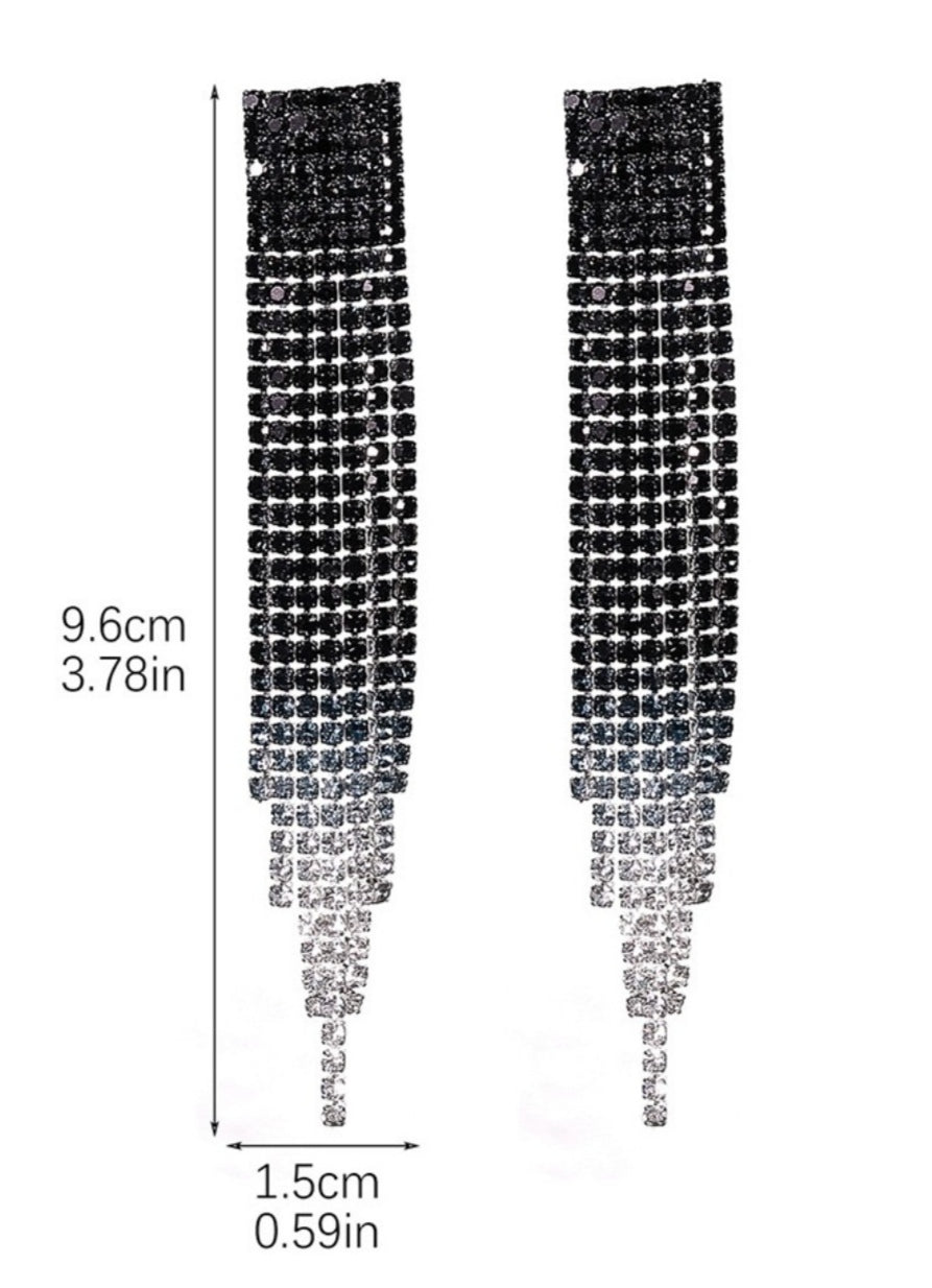 Pendientes de fiesta con brillantes negros. Pendientes largos. Novedad