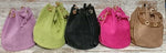 Bolso Bombonera de piel de ante con asa de ollaos + cadena dorada. Varios colores disponibles