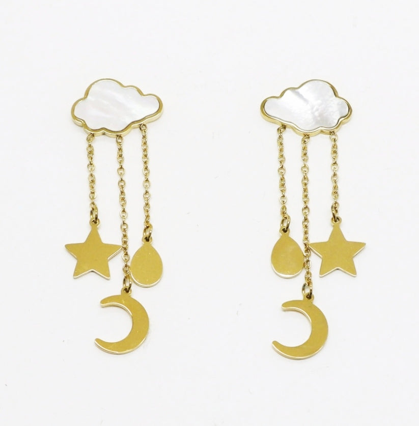 Pendientes de NUBE de nácar en Acero Inoxidable. Con cadenitas y charms