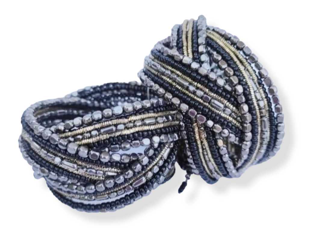Pulseras de bisutería tipo Brazalete ajustable de cuentas negra, gris y doradas- Muy bonitas
