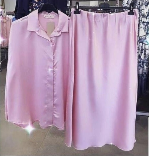 Talla grande: Falda lencera rosa + Blusa de satén rosa. Da desde la talla 42 hasta Talla 54