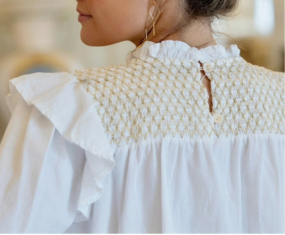 WHITE honeycomb blouse with gold thread and ruffle on the shoulder. One size. Novelty