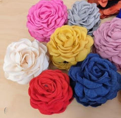 Hair clip with Flowers. Available in various colors 