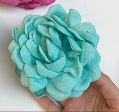 Hair clip with Flowers. Available in various colors 