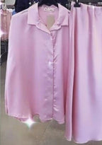 CONJUNTO Talla grande: Conjunto KIOTO:  Falda de satén rosa + Blusa de flores en gasa. Da desde la talla 42 hasta la Talla 54