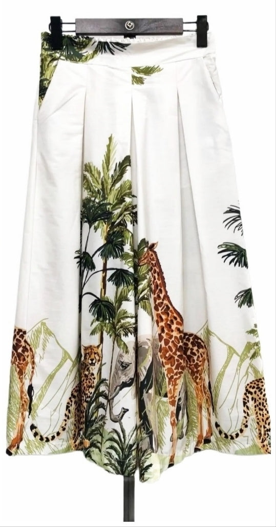 CONJUNTO: Falda pantalon con estampado safari. Colores: Negro, y blanco. Talla ÚNICA: da desde la 34 hasta la 40.