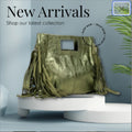 Bolso de piel metalizada en color VERDE metalizado con flecos.