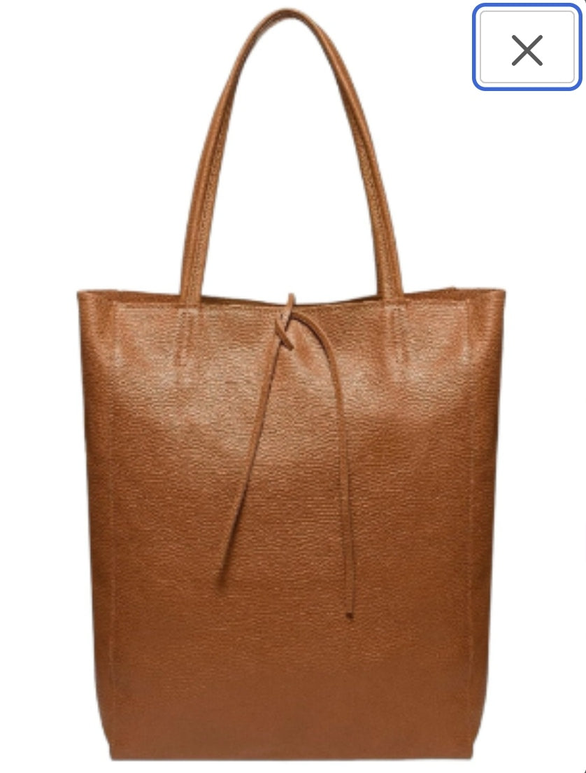 Bolso Tote bag de piel en plateado. GENUINE soft LEATHER. Silver Soft Leather Tote, Silver Shopper, Shoulder Bag Silver, Work Handbag Silver