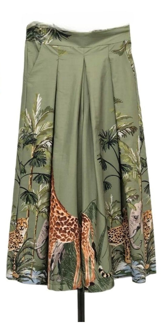 CONJUNTO: Falda pantalon con estampado safari. Colores: Negro, y blanco. Talla ÚNICA: da desde la 34 hasta la 40.