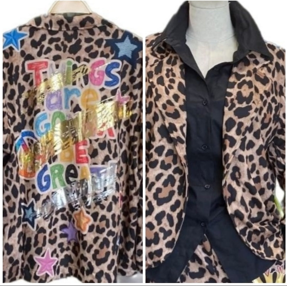 CONJUNTO: FALDA LENCERA CAMEL + AMERICANA Animal Print mod QUEEN  (tonos cálidos). Talla única. Da hasta la talla 38. CALIDAD PREMIUM