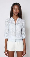 Bomber Mod. ENCAJE BLANCO. Chaqueta con tela tipo encaje tejido. Talla única: Da desde la Talla 34 hasta la 42 - 44.