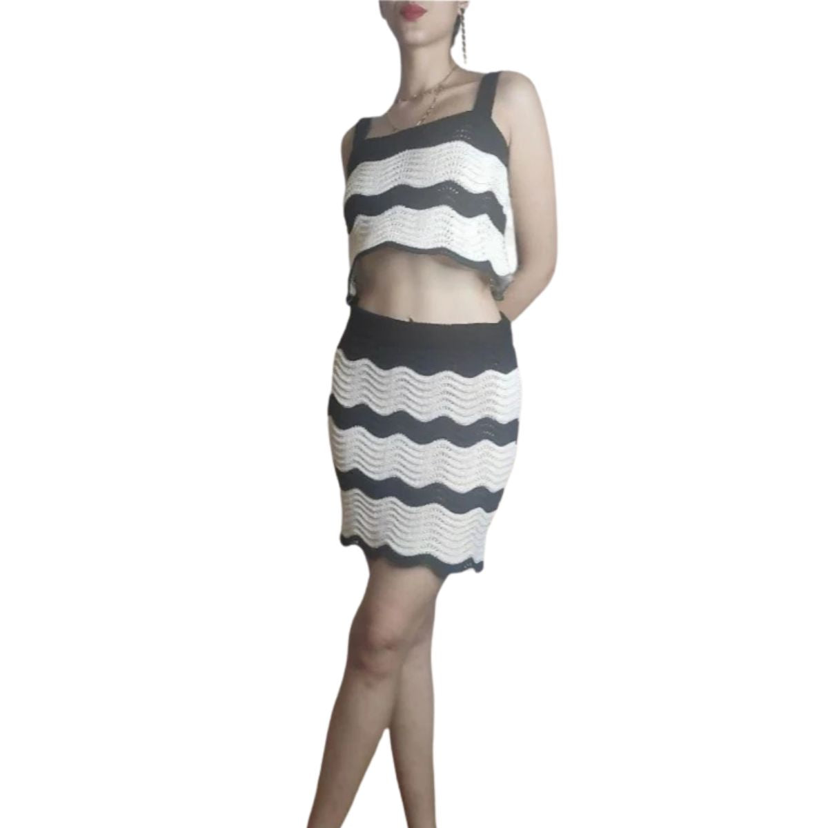CONJUNTO de crochet Modelo ONDAS en Negro y Beige: Falda +  top. Disponible en 2 colores ni