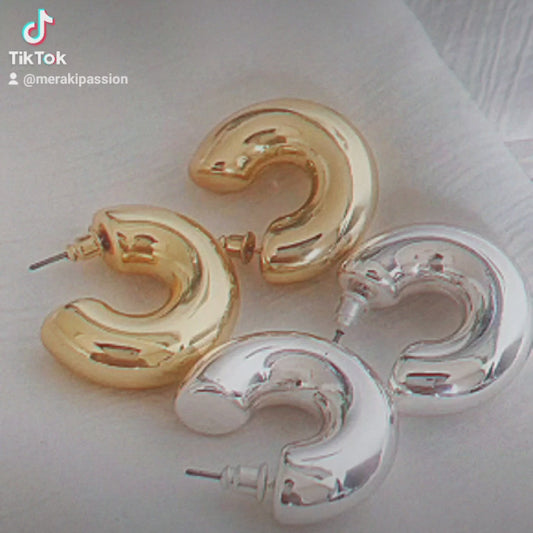 Hoop earrings. Thick gold or silver hoops. Chunky style. 3cm diameter