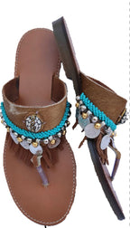 Look coordinado de Bolso bandolera en piel de potro y sandalias planas en piel genuina