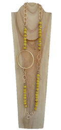 Collar largo color amarillo mostaza de cuentas de lava